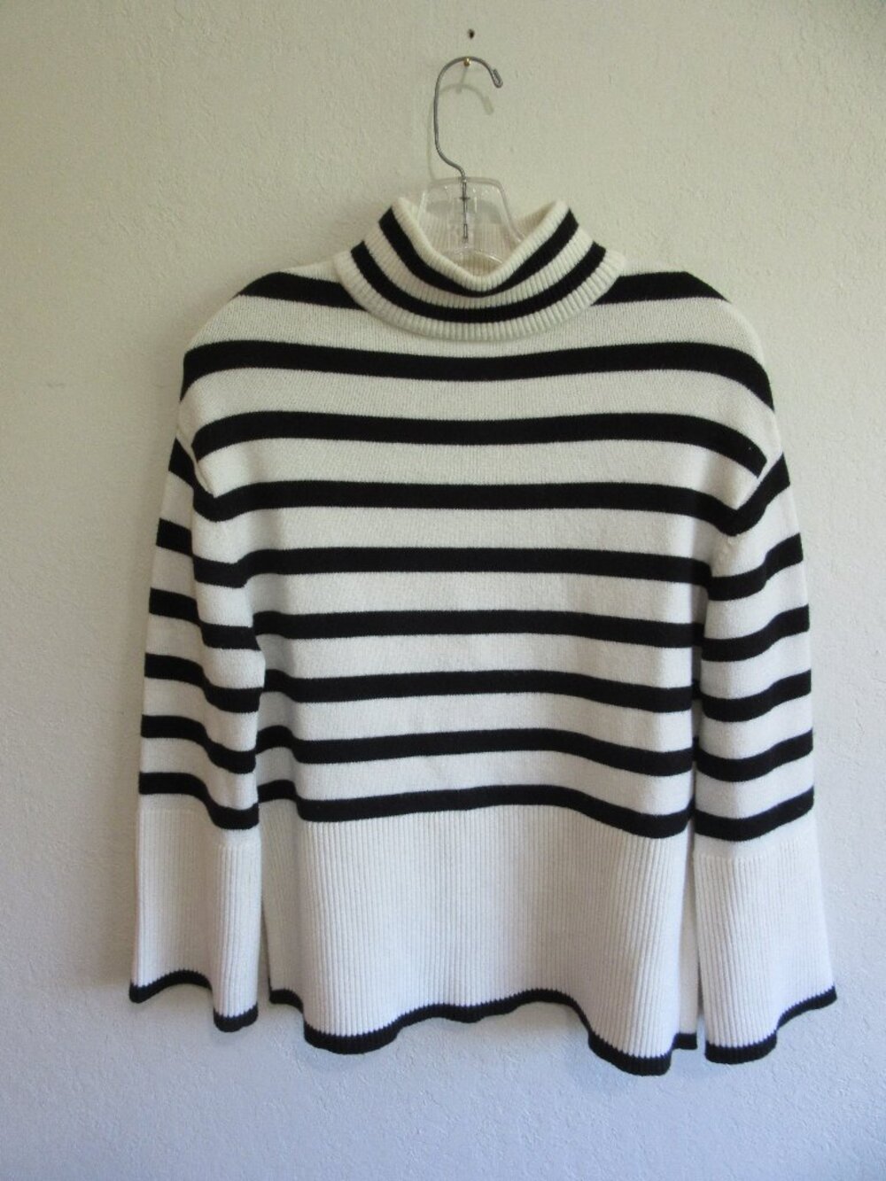 Zesica Black & Off-White S Stripe High Neck Long Sleeve Sweater